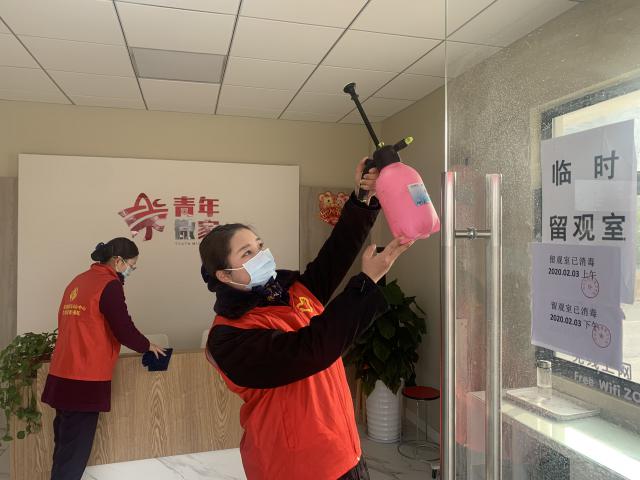 13馬鞍山中心將中心“青年微家”陣地改為臨時(shí)留觀室，青年志愿者定期進(jìn)行場(chǎng)所消毒處理，進(jìn)一步發(fā)揮團(tuán)屬陣地和青年志愿者作用（3）.jpg